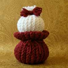 Load image into Gallery viewer, Loom Knit Doll Pattern with Video Tutorial Copyright Loomahat