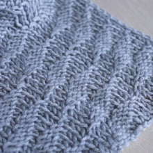 Load image into Gallery viewer, Loom Knit Horizontal Parallelogram Stitch Pattern Loomahat