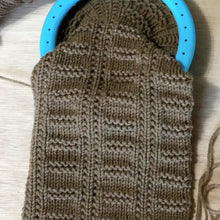 Load image into Gallery viewer, Loom Knit Ladder Stitch Pattern Just Knit and Purl  on Round Loom