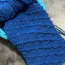 Load image into Gallery viewer, Loom knit Diamond Bricade Stitch Pattern Copyright Loomahat