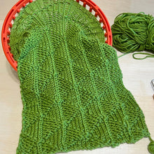 Load image into Gallery viewer, Loom Knit Flying Geese Pattern Copyright Loomahat