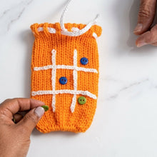 Load image into Gallery viewer, Loom Knit Pattern Game Tic Tac Toe Copyright Loomahat