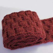 Load image into Gallery viewer, Loom Knit Easy Basketweave Scarf Pattern Copyright Loomahat