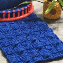 Load image into Gallery viewer, Loom Knit Basket Basketweave Pattern Copyright Loomahat
