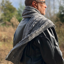 Load image into Gallery viewer, Loomahat Denise Canela Loom Knitting Pattern Man Mens Scarf  made with Red Heart Heather Grey Yarn