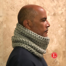 Load image into Gallery viewer, Chunky Textured Stitch Cowl Scarf