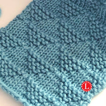 Load image into Gallery viewer, Loom Knit Little Pyramid Stitch Pattern by Loomahat