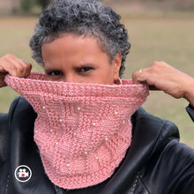 Load image into Gallery viewer, Loom Knit Pyramid Stitch Cowl Pattern Copyright Loomahat
