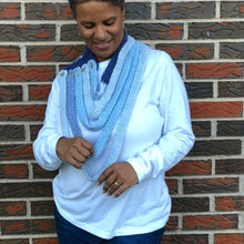 Load image into Gallery viewer, Loom knit cowl pattern. Made on a 24 peg round knitting loom with worsted weight yarn. Copyright Loomahat