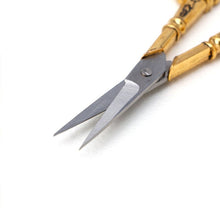 Load image into Gallery viewer, Vintage Style Floral Handle Sewing Scissors