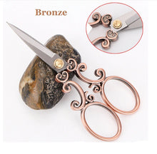 Load image into Gallery viewer, Curly Vintage Style Yarn Scissors