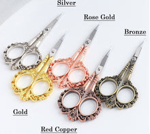 Load image into Gallery viewer, Vintage Style Floral Handle Sewing Scissors