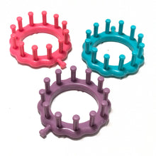 Load image into Gallery viewer, Round Flower Loom Set , Hook, Blunt Yarn Needle and FREE Pattern