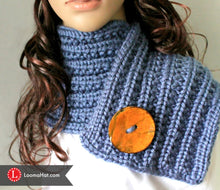 Load image into Gallery viewer, Loom Knit Farrow Stitch Scarf Copyright Loomahat 41 Peg Round Loom