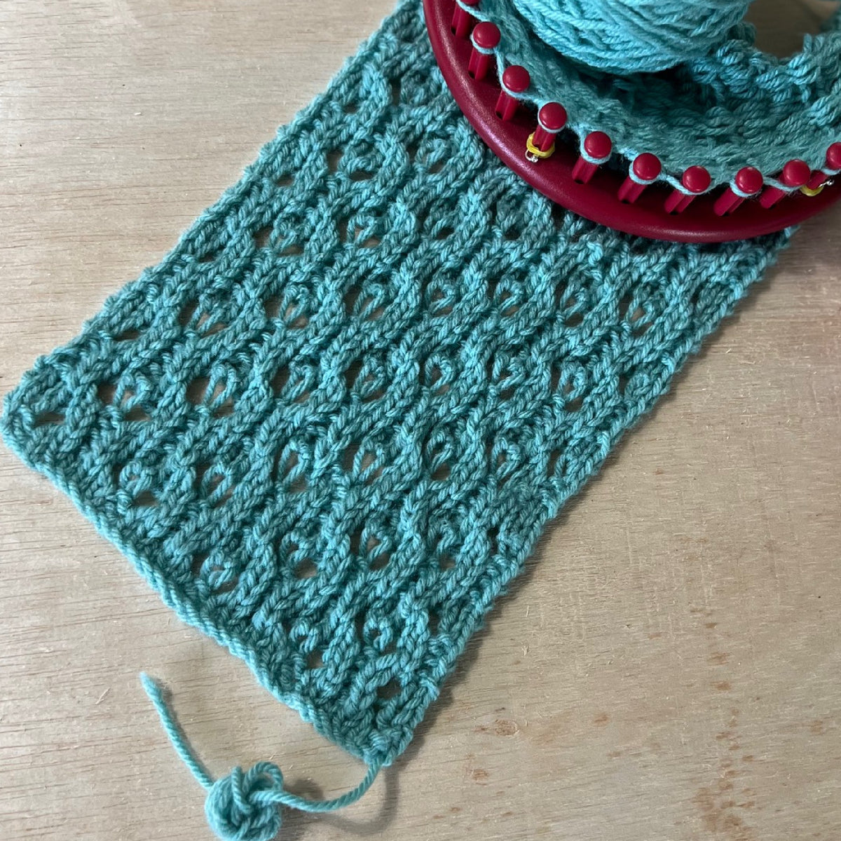 Loom Knit Stitch Hourglass Eyelet on a Large gauge room