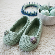 Load image into Gallery viewer, loom knit slipper socks loomahat copyright 24-peg round loom
