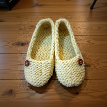 Load image into Gallery viewer, loom knit slipper socks pattern loomahat copyright
