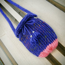 Load image into Gallery viewer, Loom Knit Purse Pattern made with 31 Peg Copyright Loomahat
