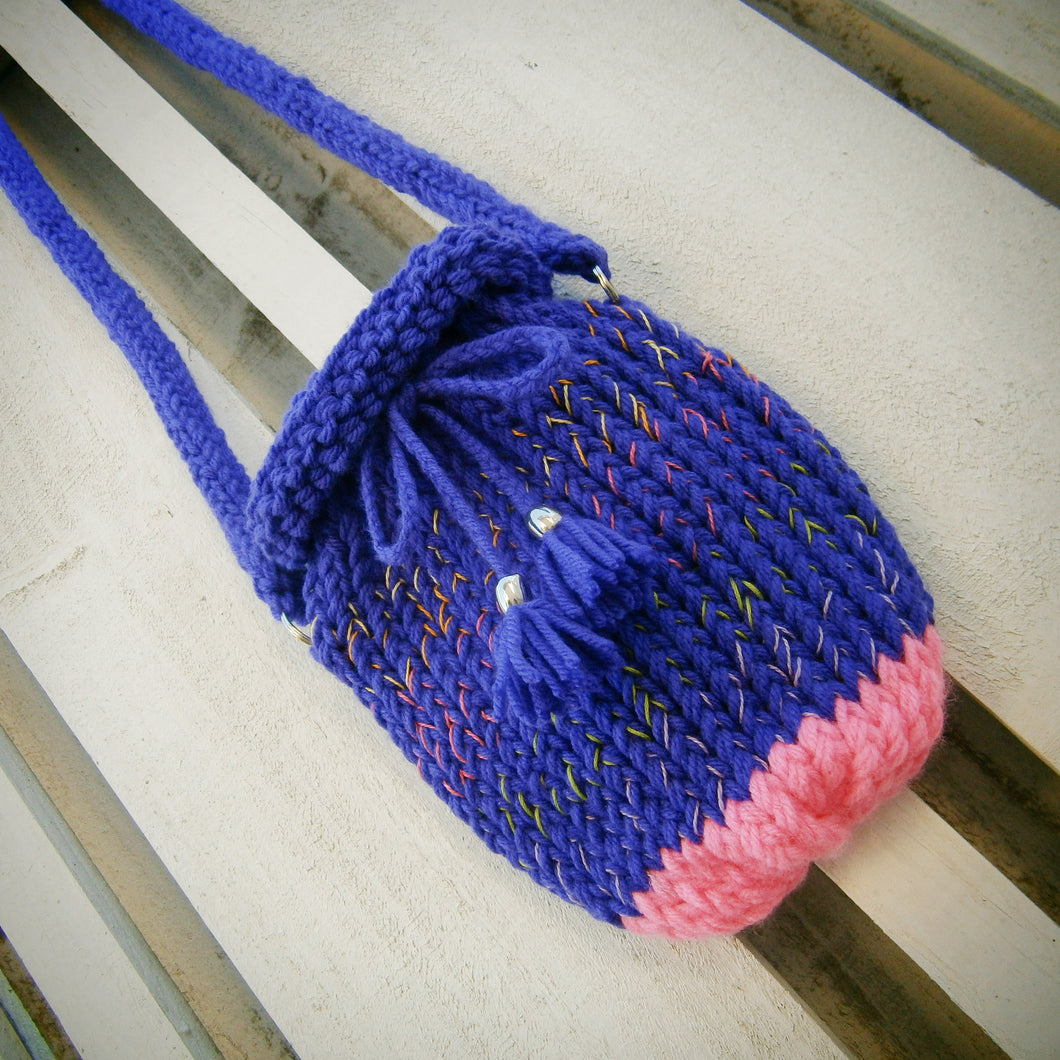 Loom Knit Purse Pattern made with 31 Peg Copyright Loomahat