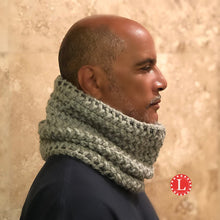 Load image into Gallery viewer, Chunky Faggot Stitch Cowl Scarf
