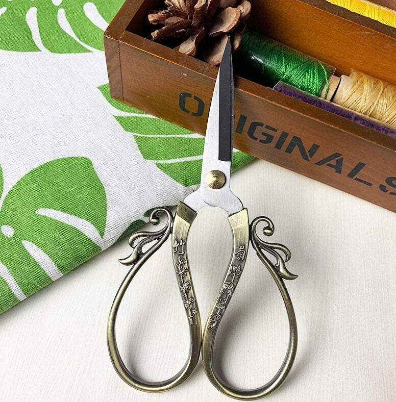 Large Handle Vintage Style Scissors