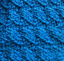 Load image into Gallery viewer, Loom Knit Stitches Pattern Copyright Loomhat
